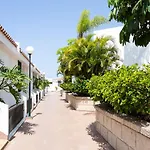Renovated With Sunny Terrace And Ocean Views In Malibu Park Tenerife Costa Adeje (Tenerife)