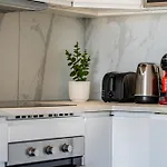 Renovated With Sunny Terrace And Ocean Views In Malibu Park Tenerife Appartement