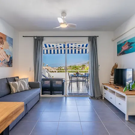 Renovated With Sunny Terrace And Ocean Views In Malibu Park Tenerife