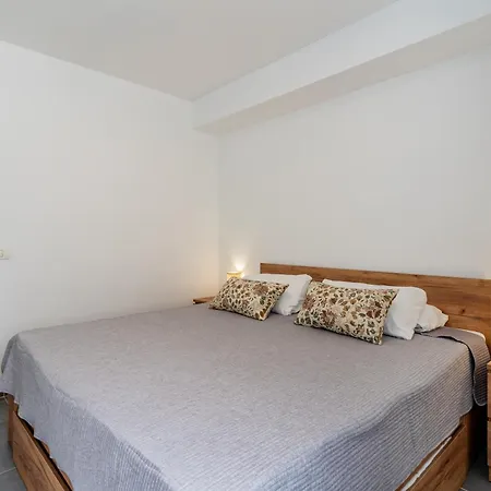 Renovated With Sunny Terrace And Ocean Views In Malibu Park Tenerife アデヘ