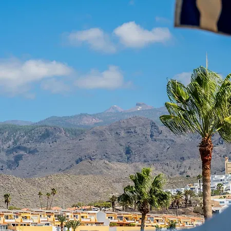Renovated With Sunny Terrace And Ocean Views In Malibu Park Tenerife アパート