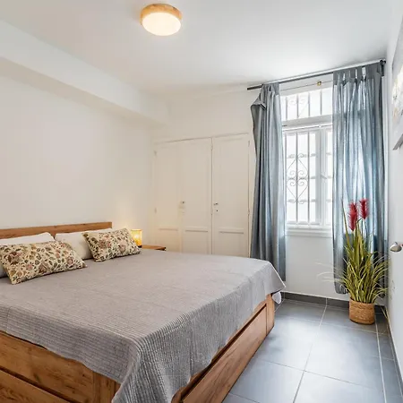 Renovated With Sunny Terrace And Ocean Views In Malibu Park Tenerife Daire