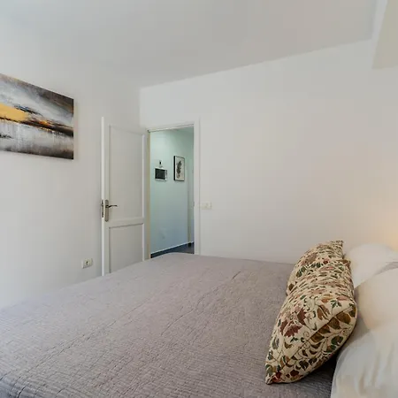 Renovated With Sunny Terrace And Ocean Views In Malibu Park Tenerife Costa Adeje